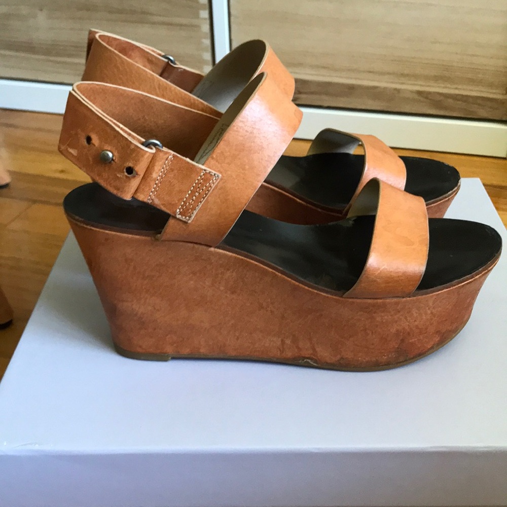 Vera wang taryn platforms sandals